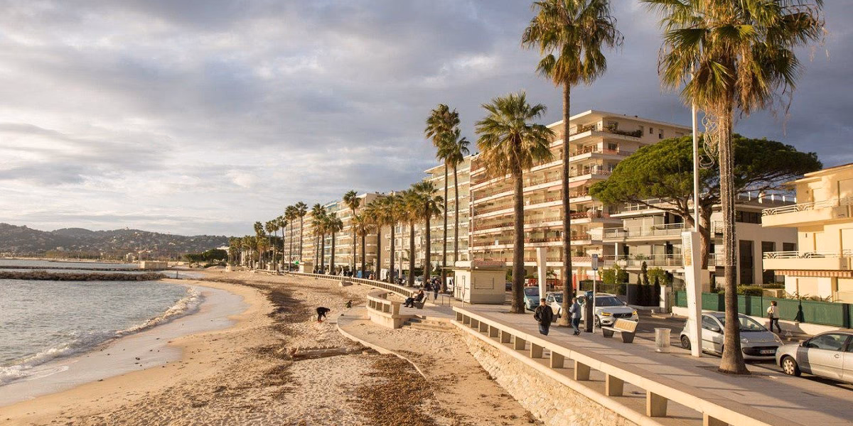 How do I get from Nice airport to Juan-les-Pins?