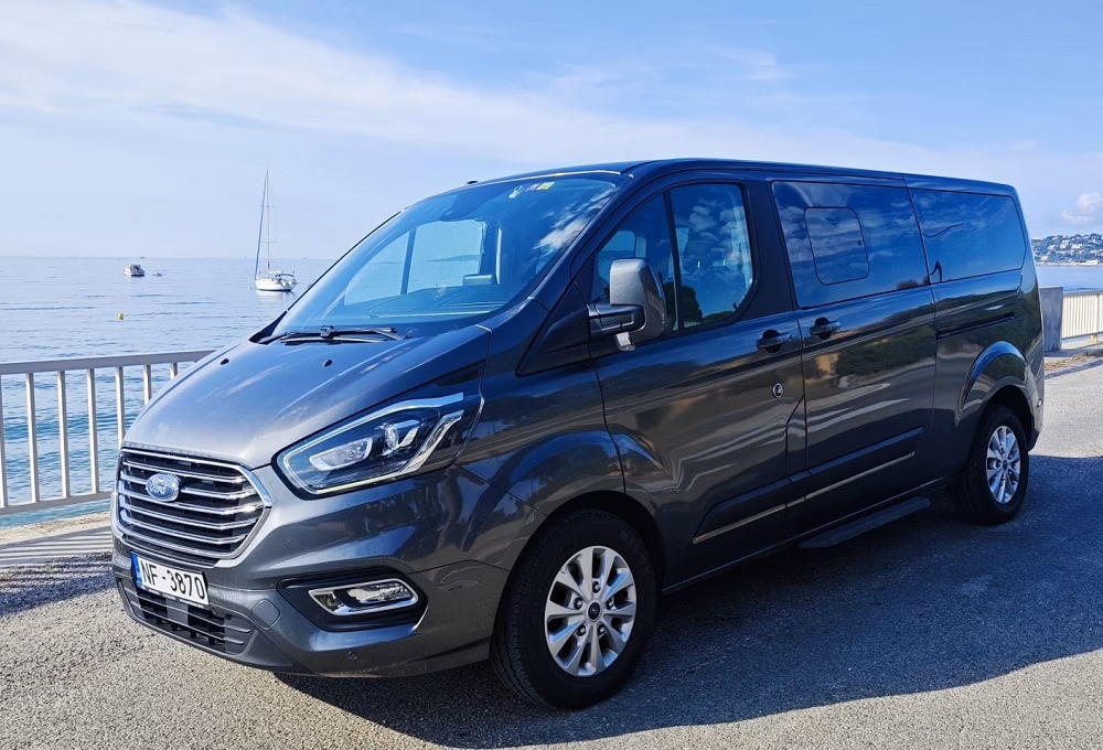 How to book a trip to Sainte-Maxime?