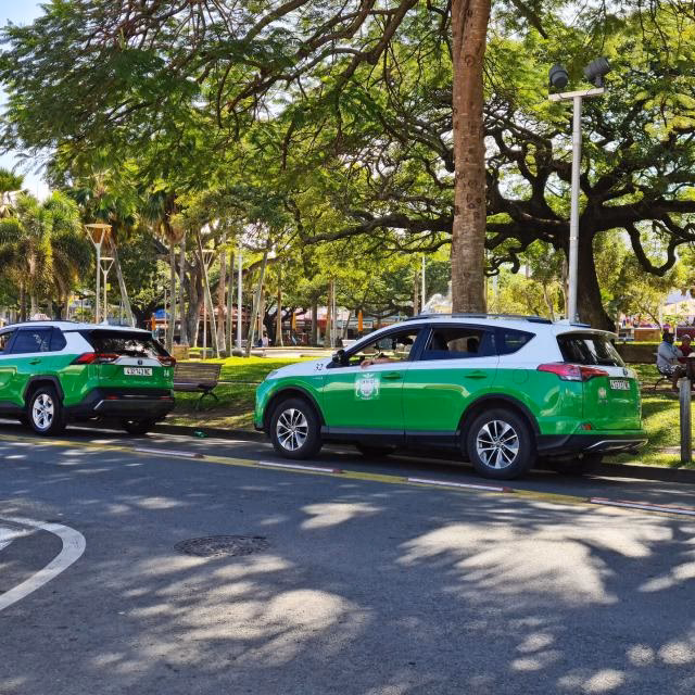 What transportation options are available in Nouméa New Caledonia?