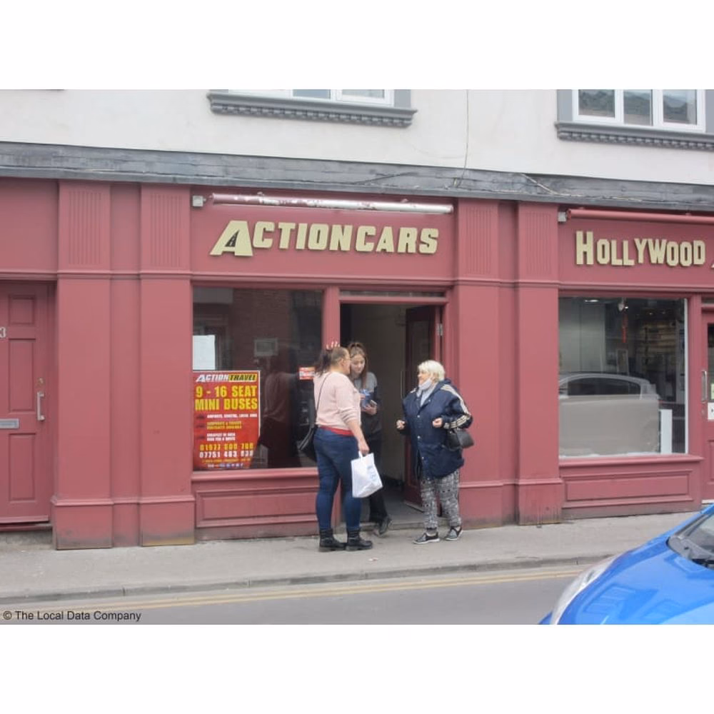 How do I get from Wakefield Kirkgate to Wakefield bus station?