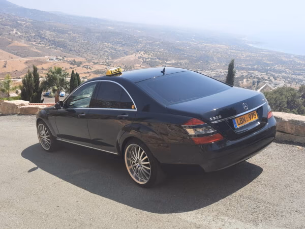 Which taxi service is available in Coral Bay & Peyia?