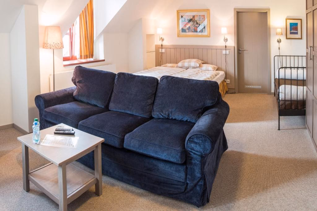 How much does a taxi cost in Czech Republic?