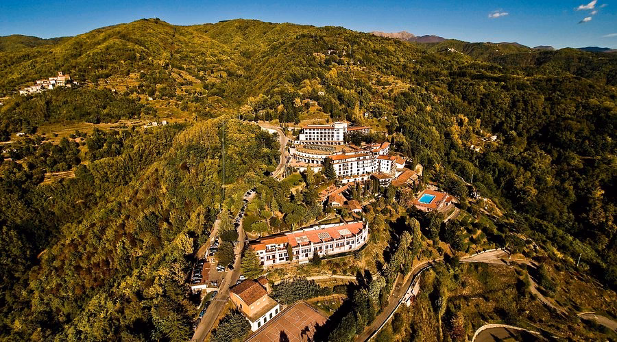 How far is Il Ciocco hotel from Barga?