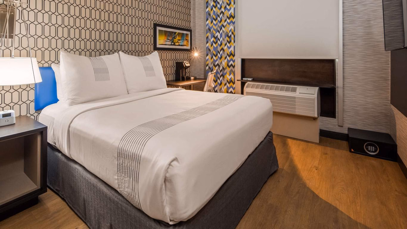 Does best Western have free parking?