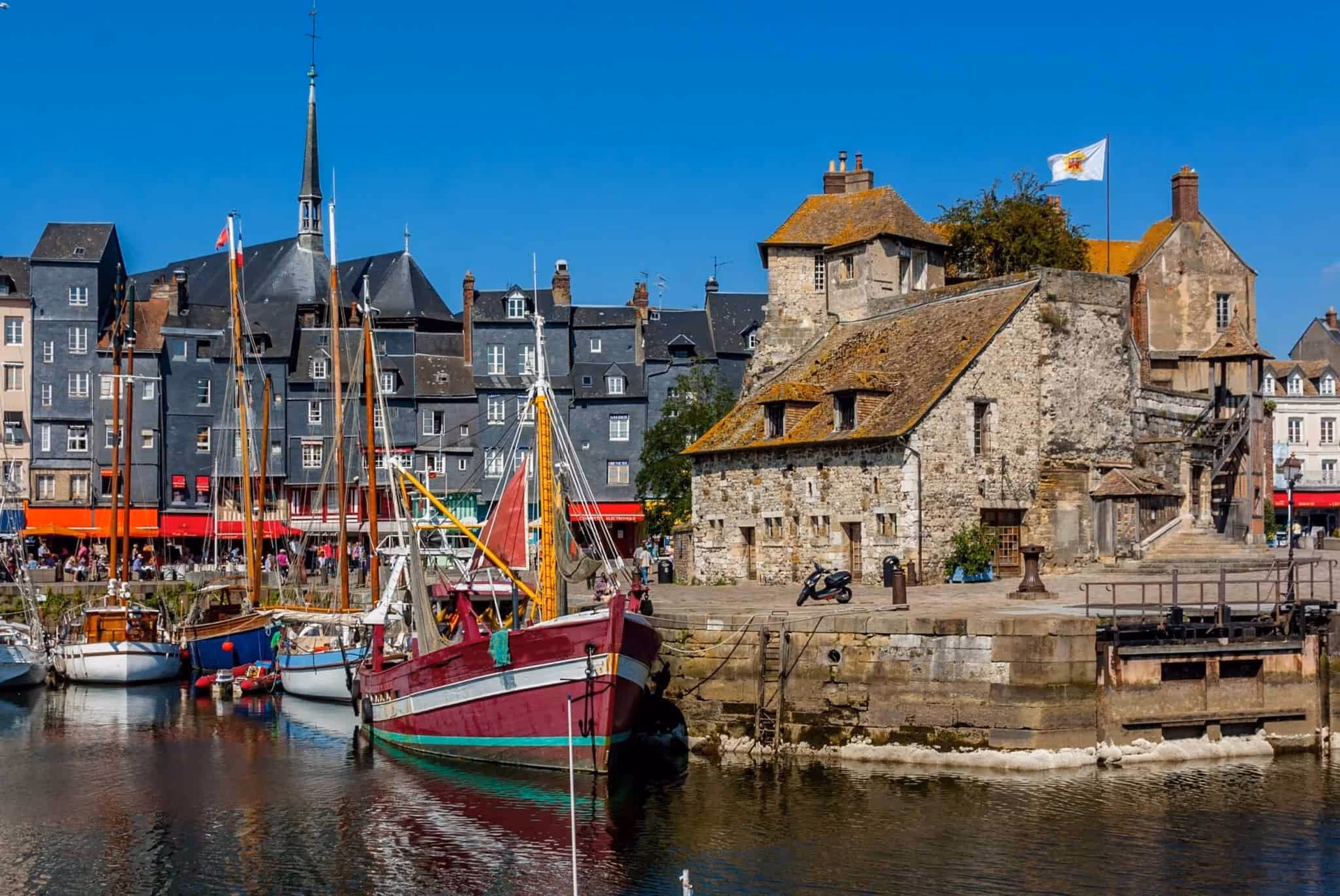 How to get from Honfleur to Le Havre?