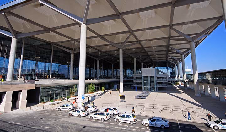 How to get from Malaga Airport to Malaga city?