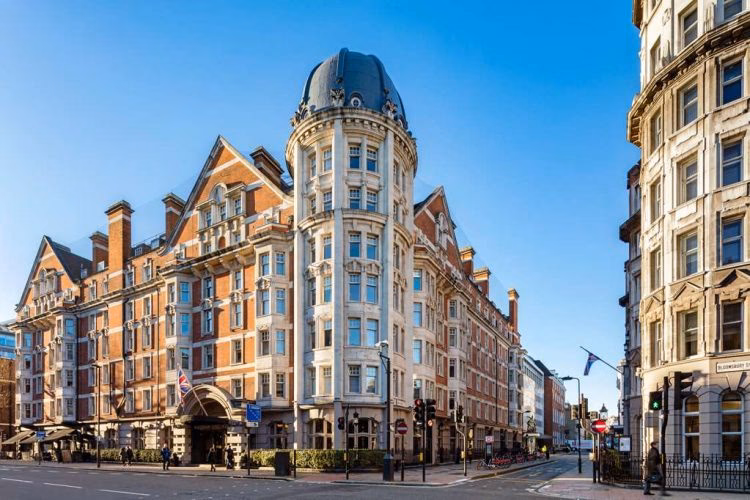 What is the most expensive day to stay at Radisson Blu London?