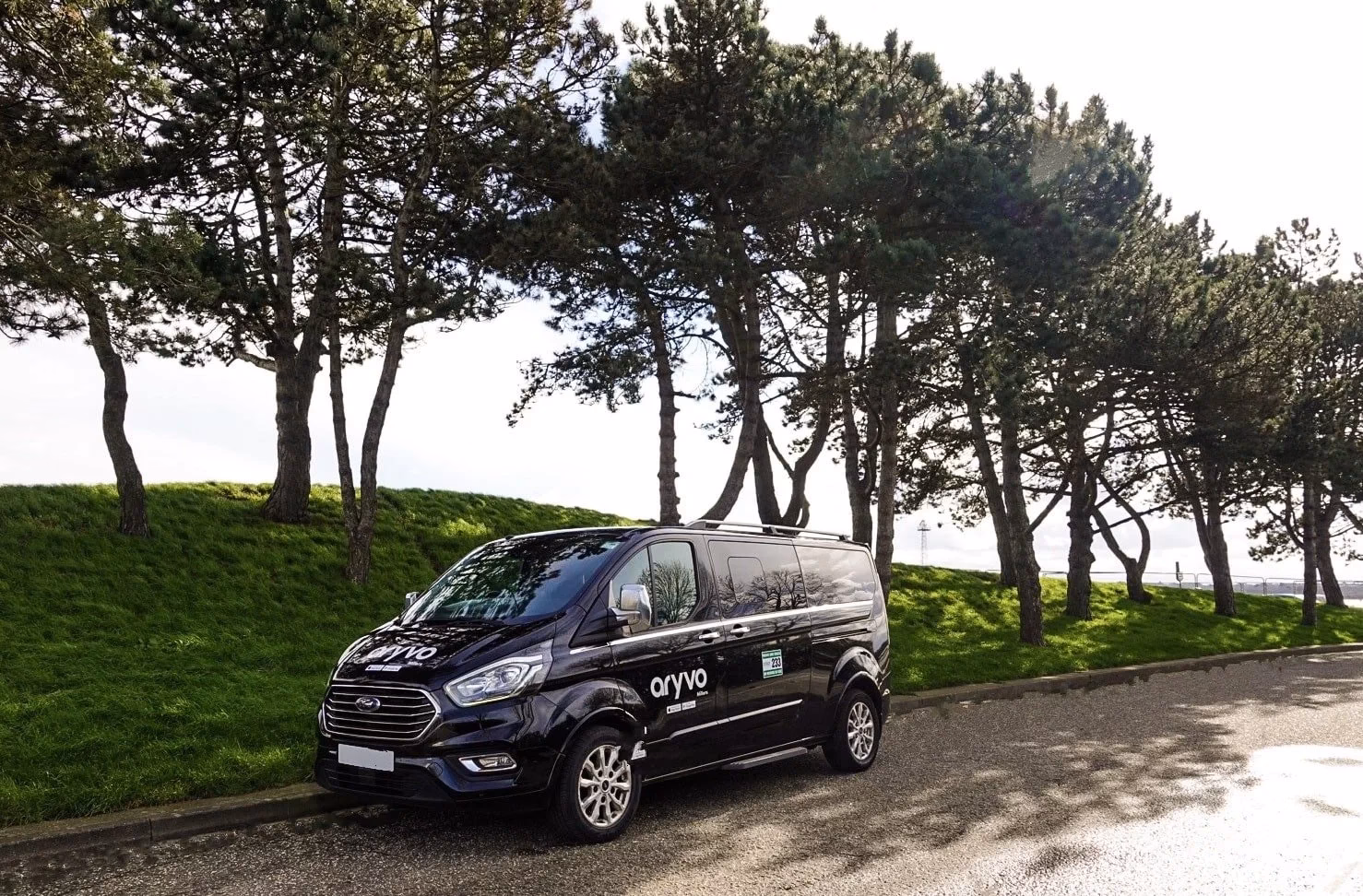 What companies run services between Southampton General Hospital & Southampton Central Station?