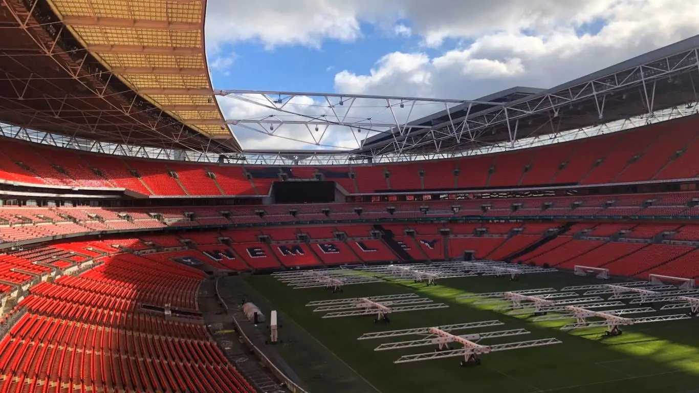 How far is London Paddington station from Wembley Central (Station)?