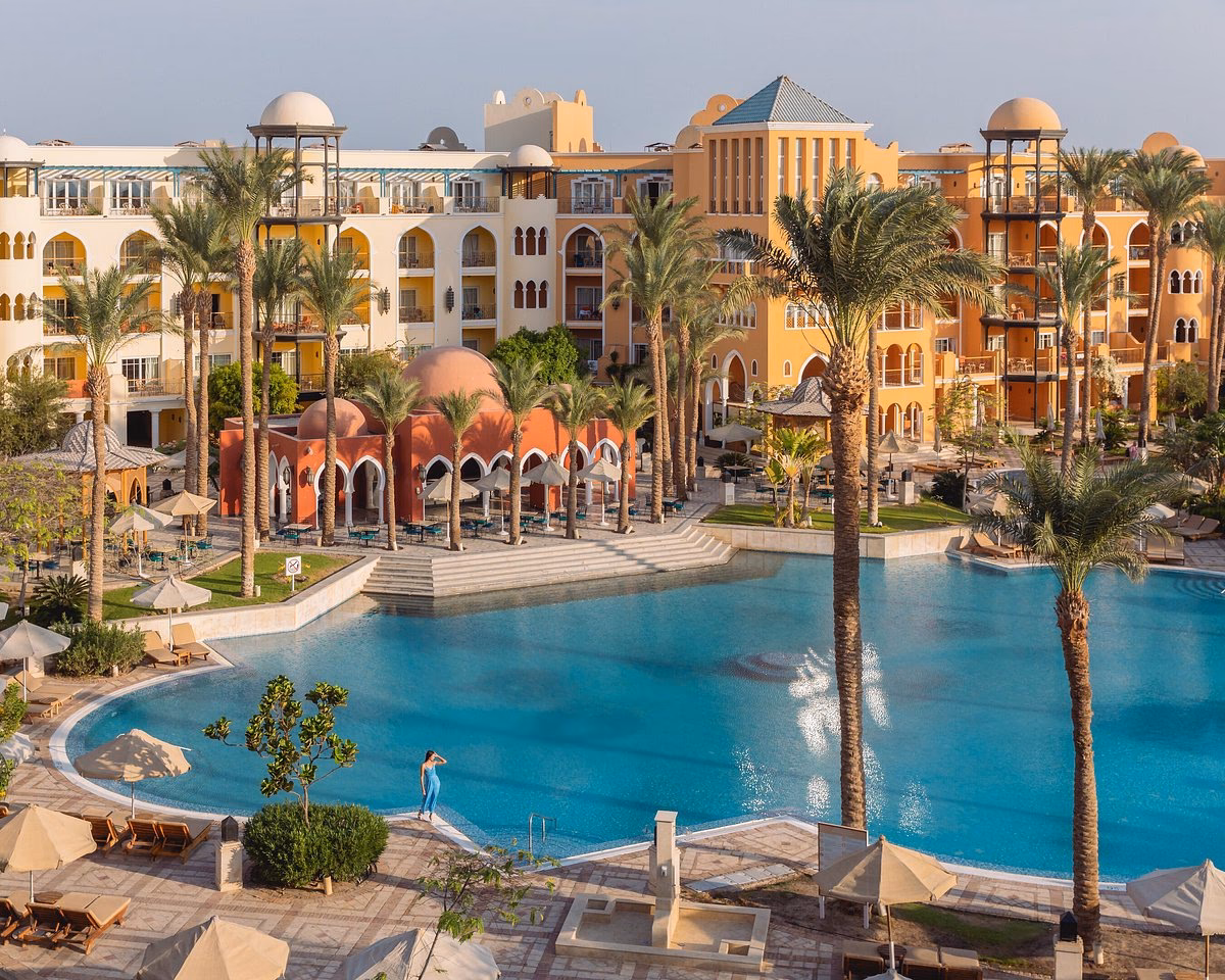 How much is a bus from Hurghada to airport?