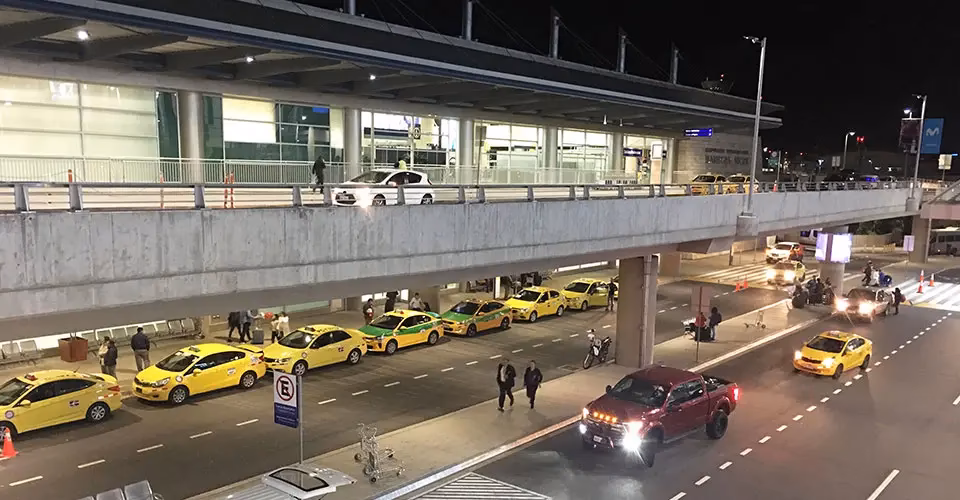 Does Quito have public transportation?