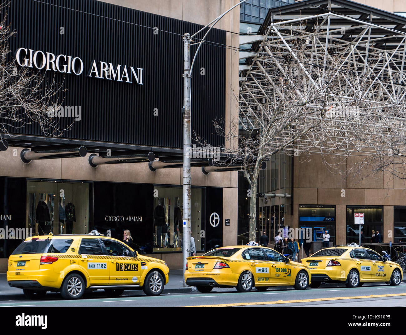How do taxis work in Melbourne?