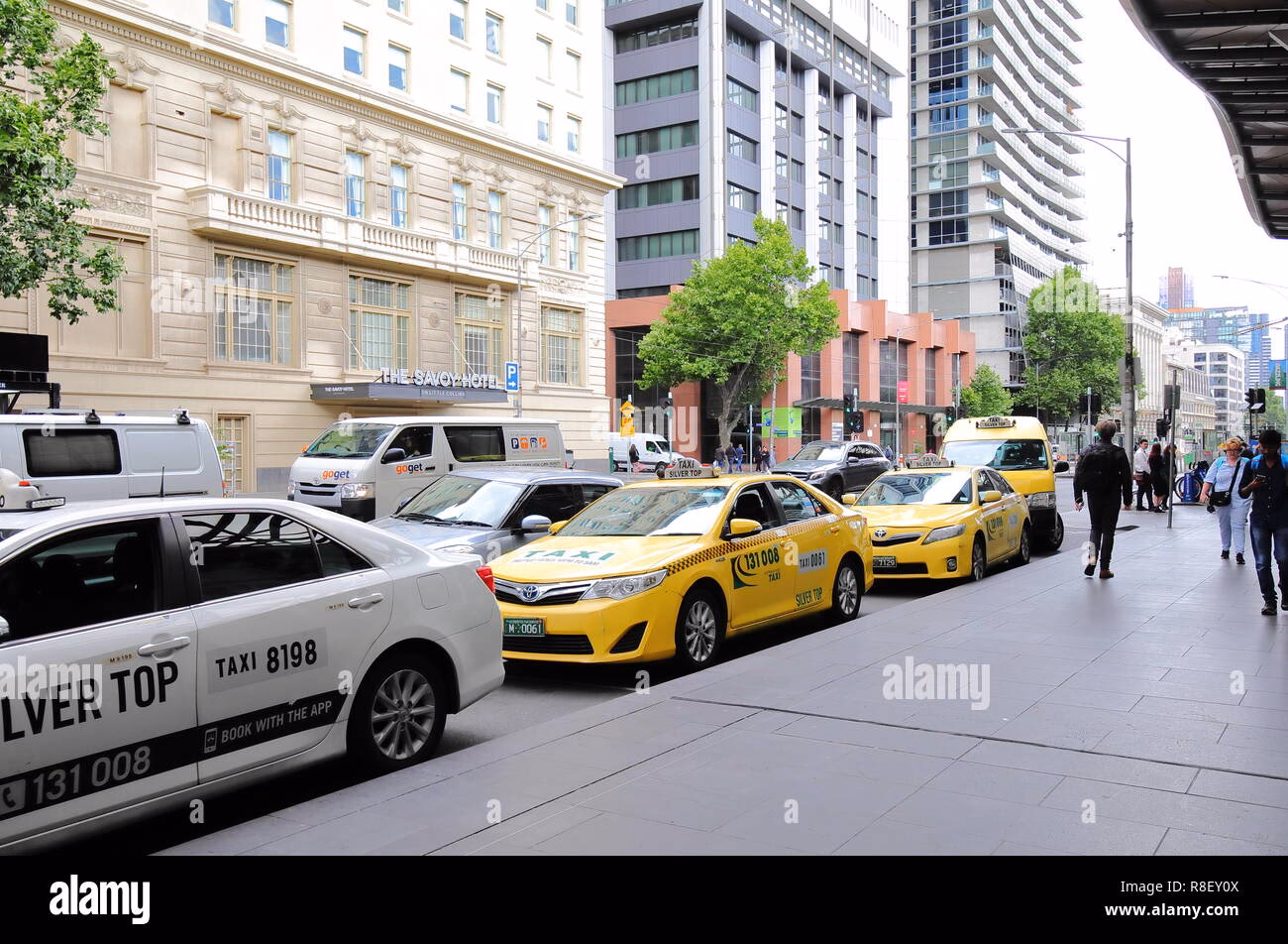 How to get from Melbourne Airport to Southern Cross station?