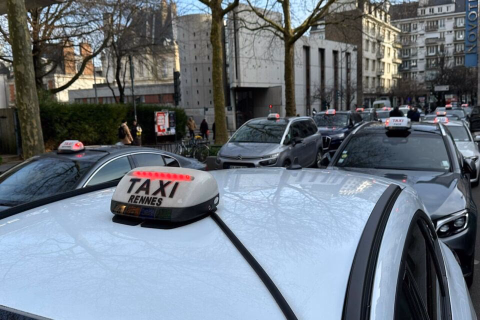 Comment contacter Rennes-taxi 35 ?