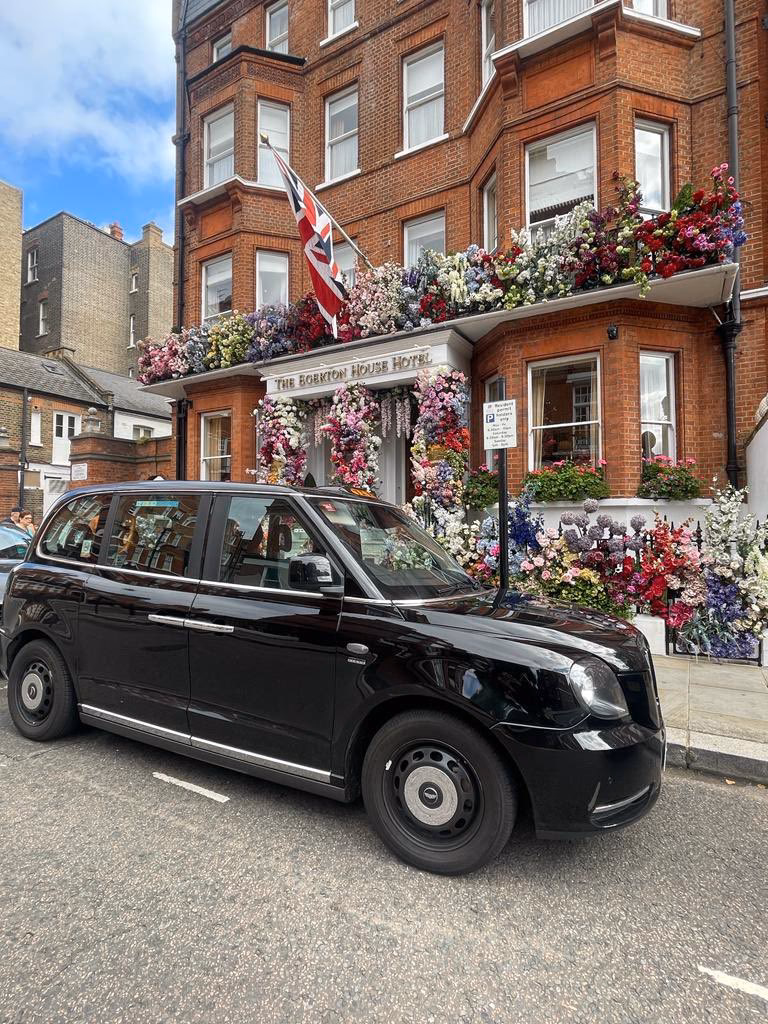 Are all London Licensed Taxis black?