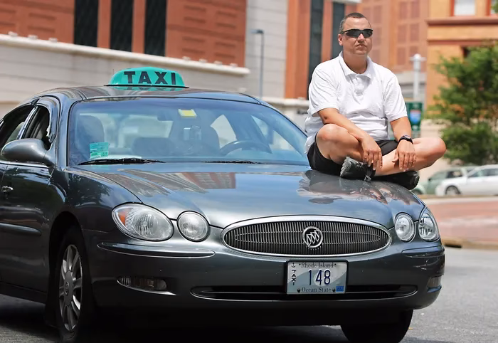 What are people saying about taxis in Warwick RI?