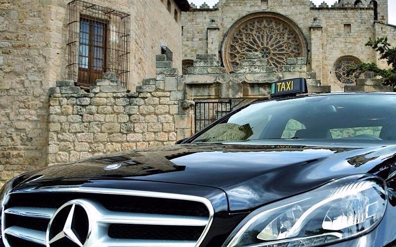 ¿Cómo pedir un taxi de Sant Cugat al aeropuerto?