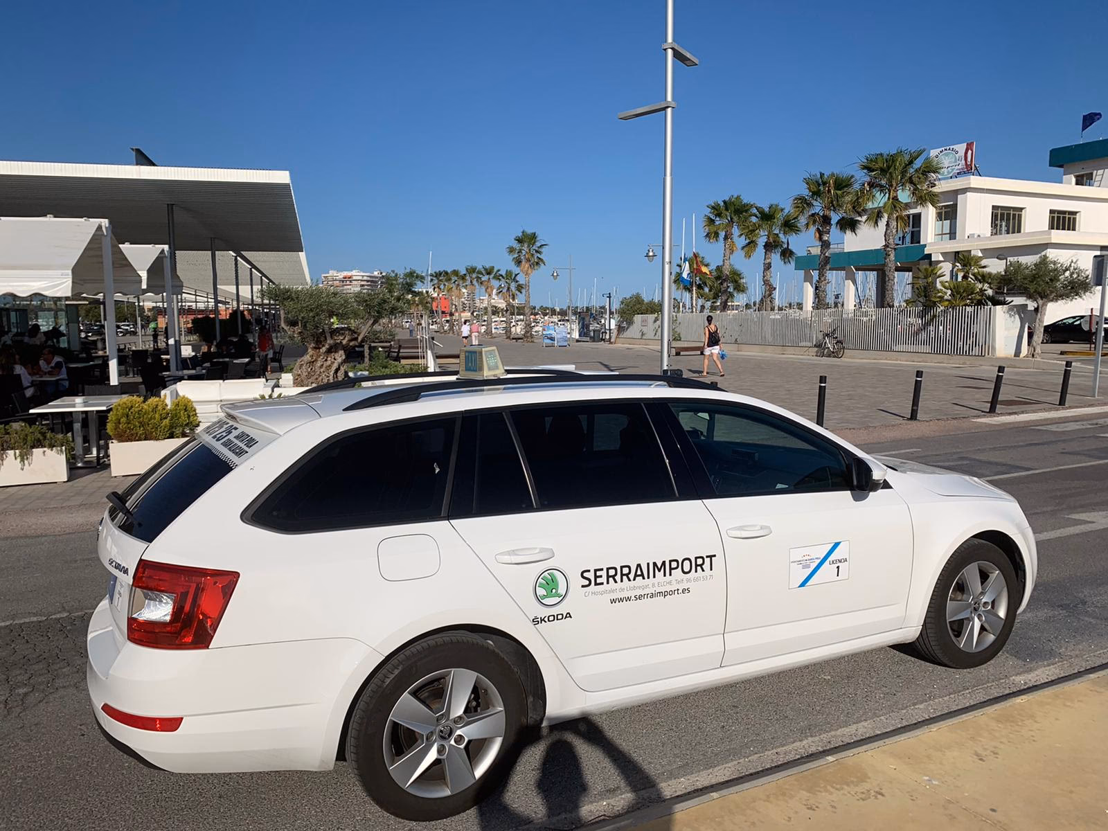 ¿Cómo llamar a un taxi de 7 plazas en Santa Pola?