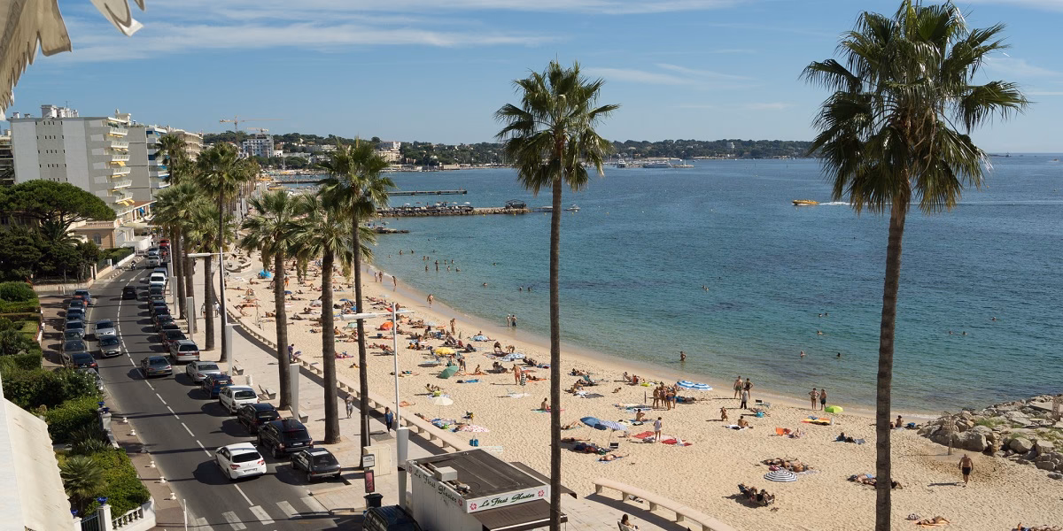 How to get from Juan-les-Pins to Nice Airport (NCE)?