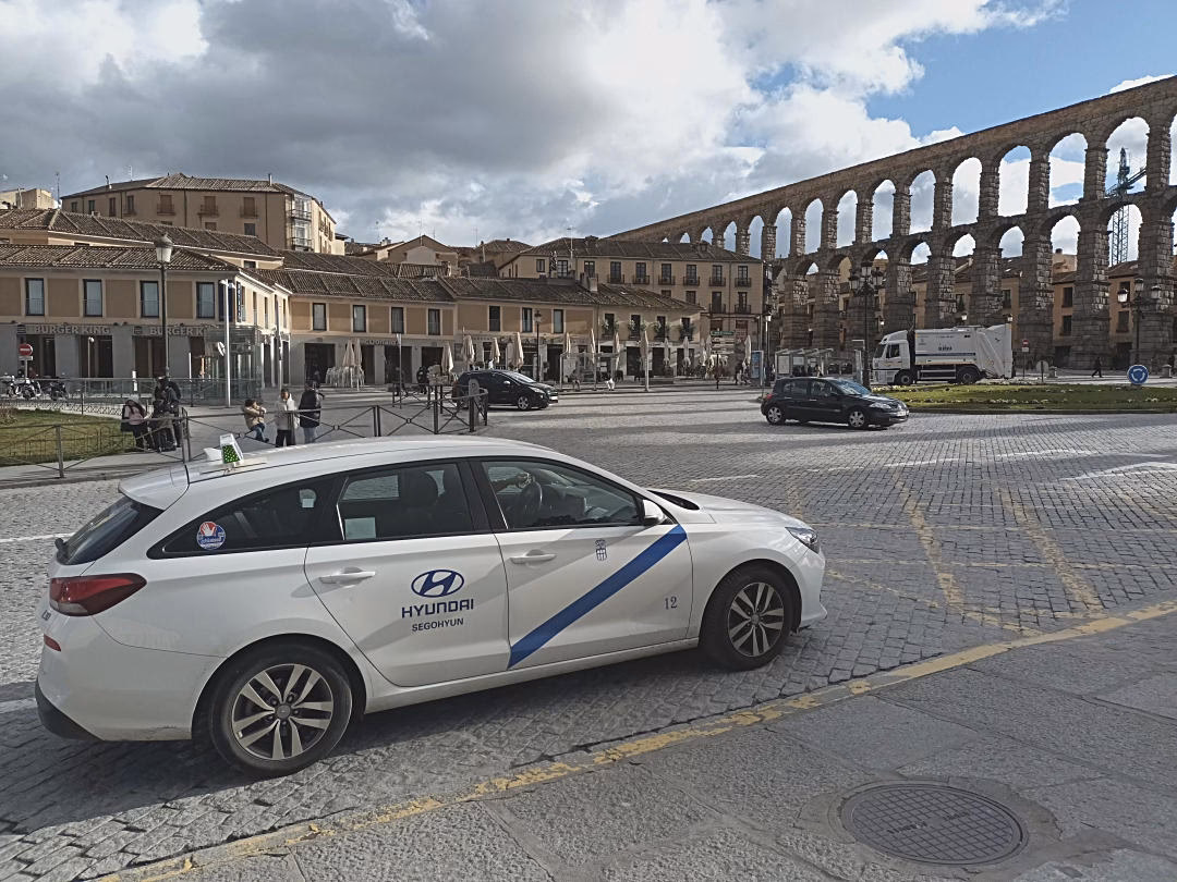 ¿Cómo llegar en autobús o taxi a Segovia?