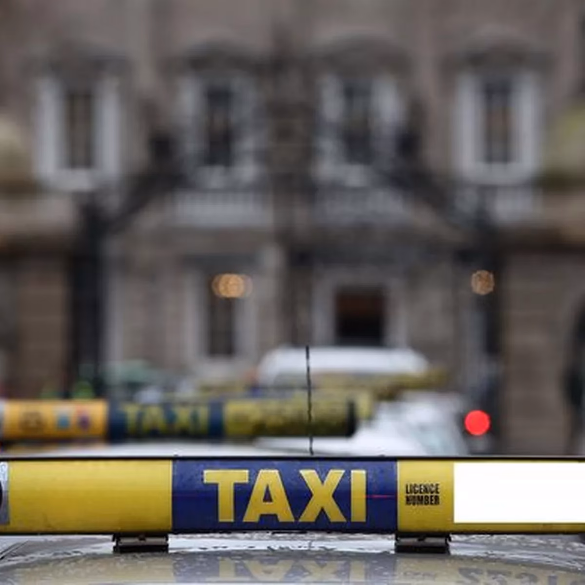 How to get to Skerries in Skerry by bus or train?