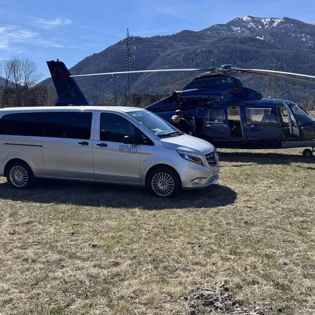 What companies run services from Tignes 1800 to Val-d'Isère?