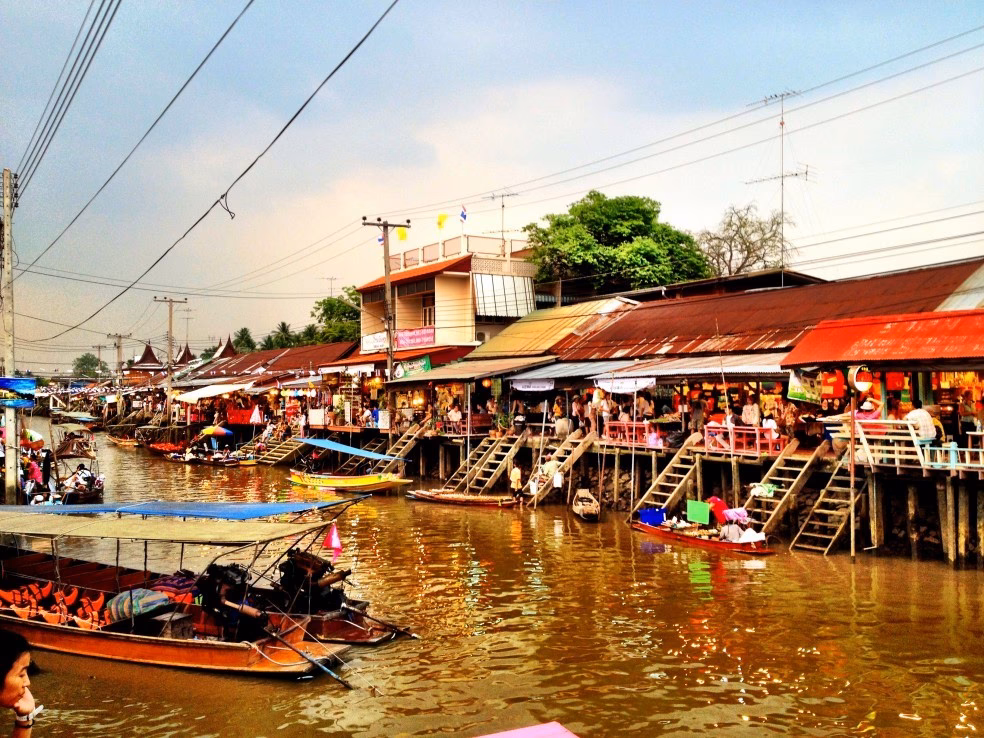 Where to stay near Amphawa floating market?