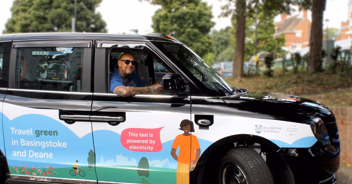 How does a taxi fare calculator work in Basingstoke?