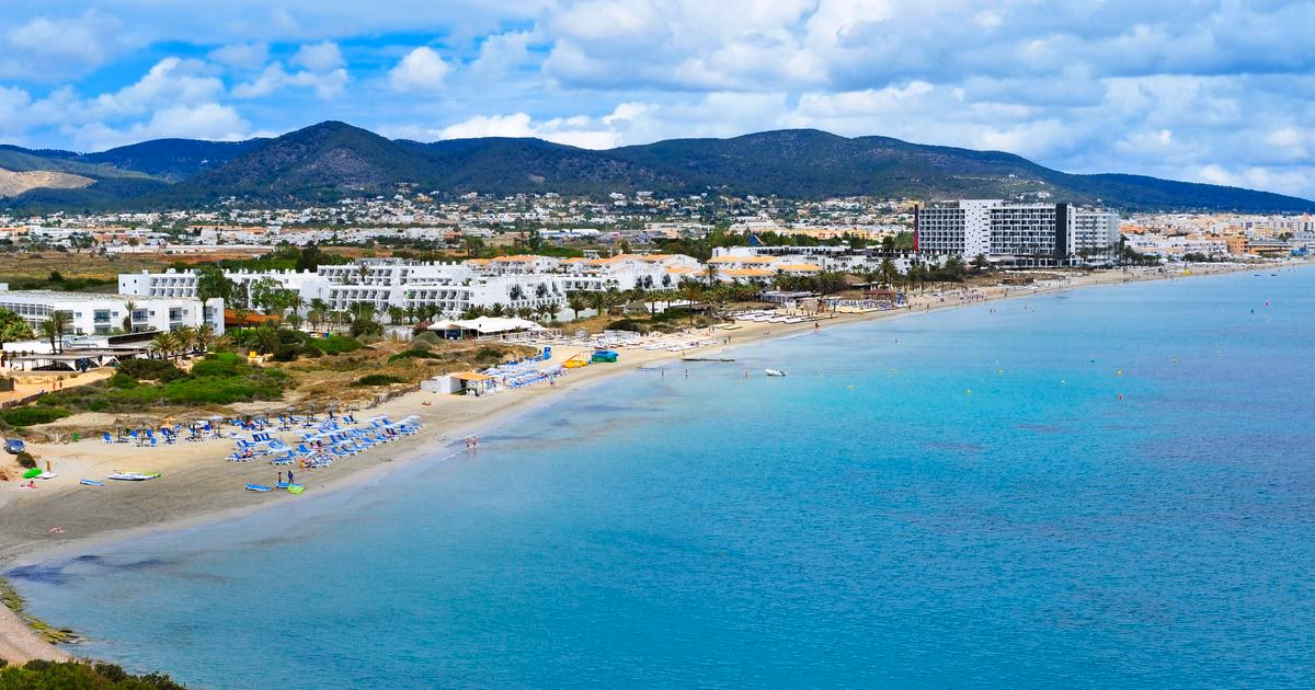 How do I get to Playa d'en Bossa from Ibiza Airport?