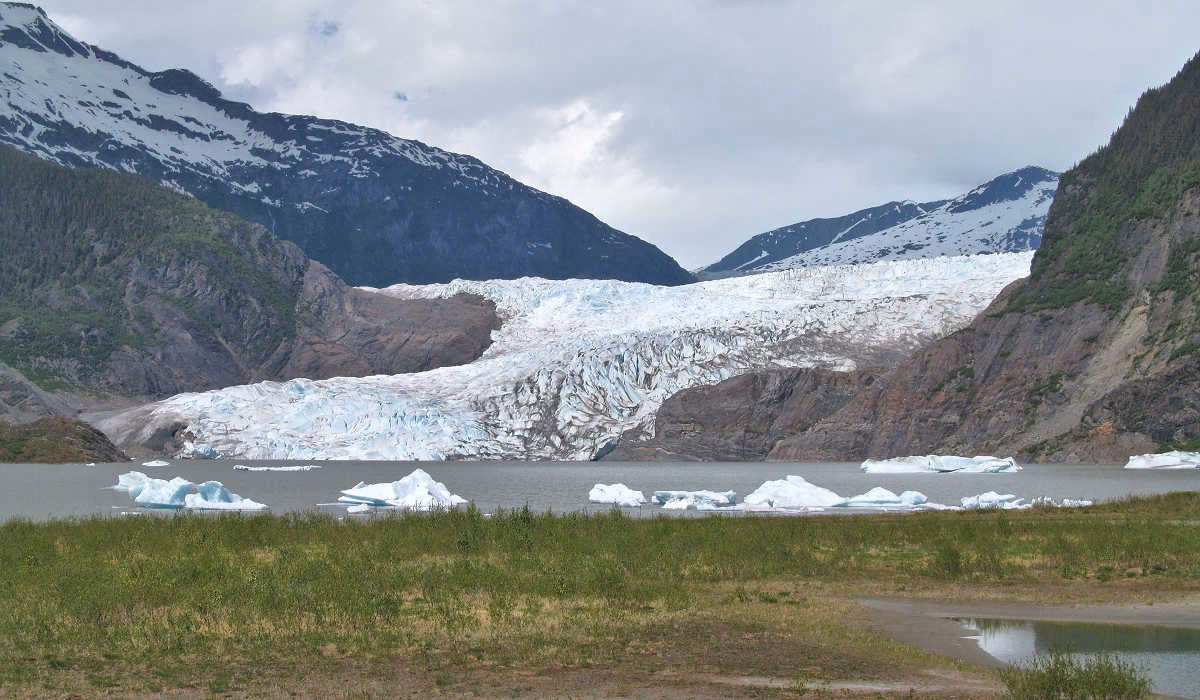 Is there a free shuttle to the Mendenhall Glacier?
