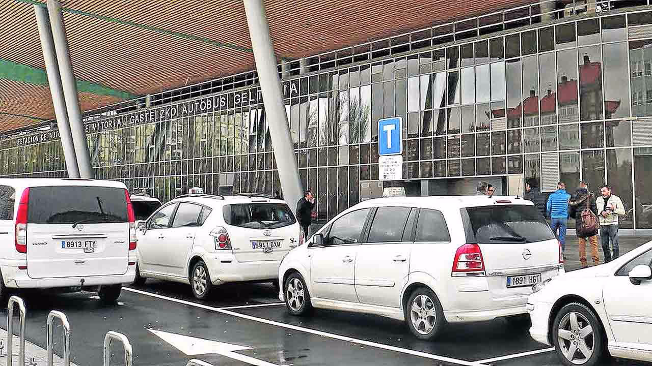 ¿Cómo solicitar un taxi en Vitoria?