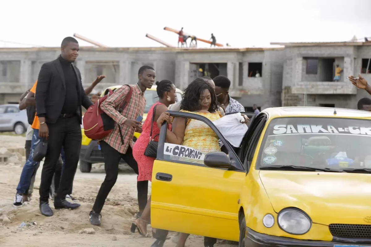 How can I get a taxi in Warren, OH?