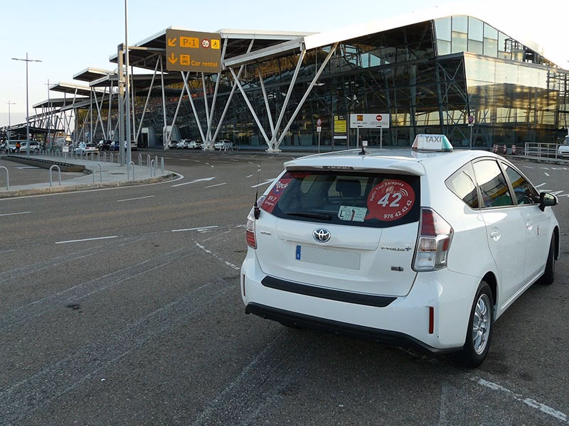 ¿Qué servicios ofrecen para traslados desde pueblos de Zaragoza?