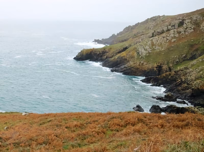 What companies run services from Zennor to St Ives?
