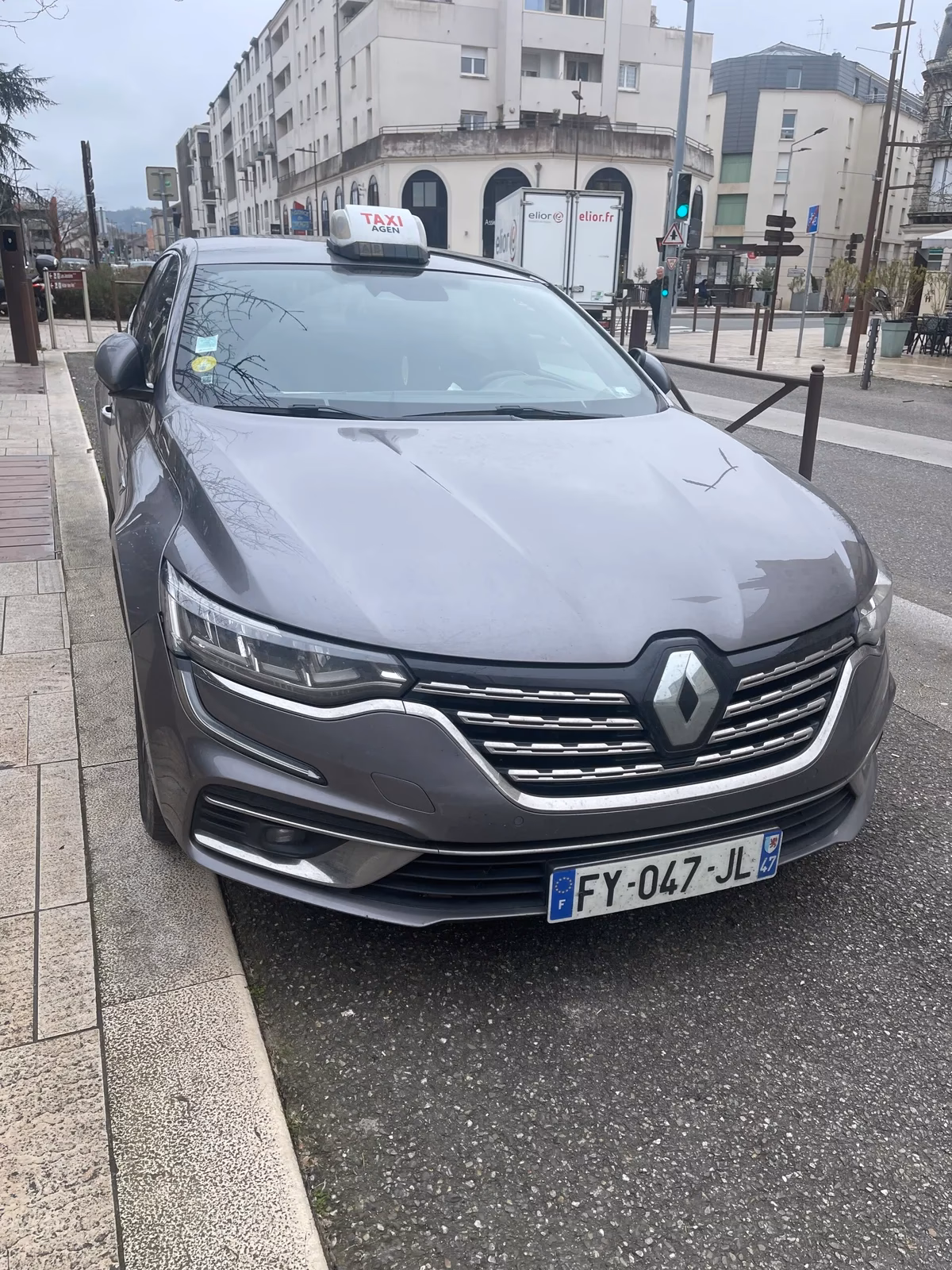 Où se trouve taxis 47 ?