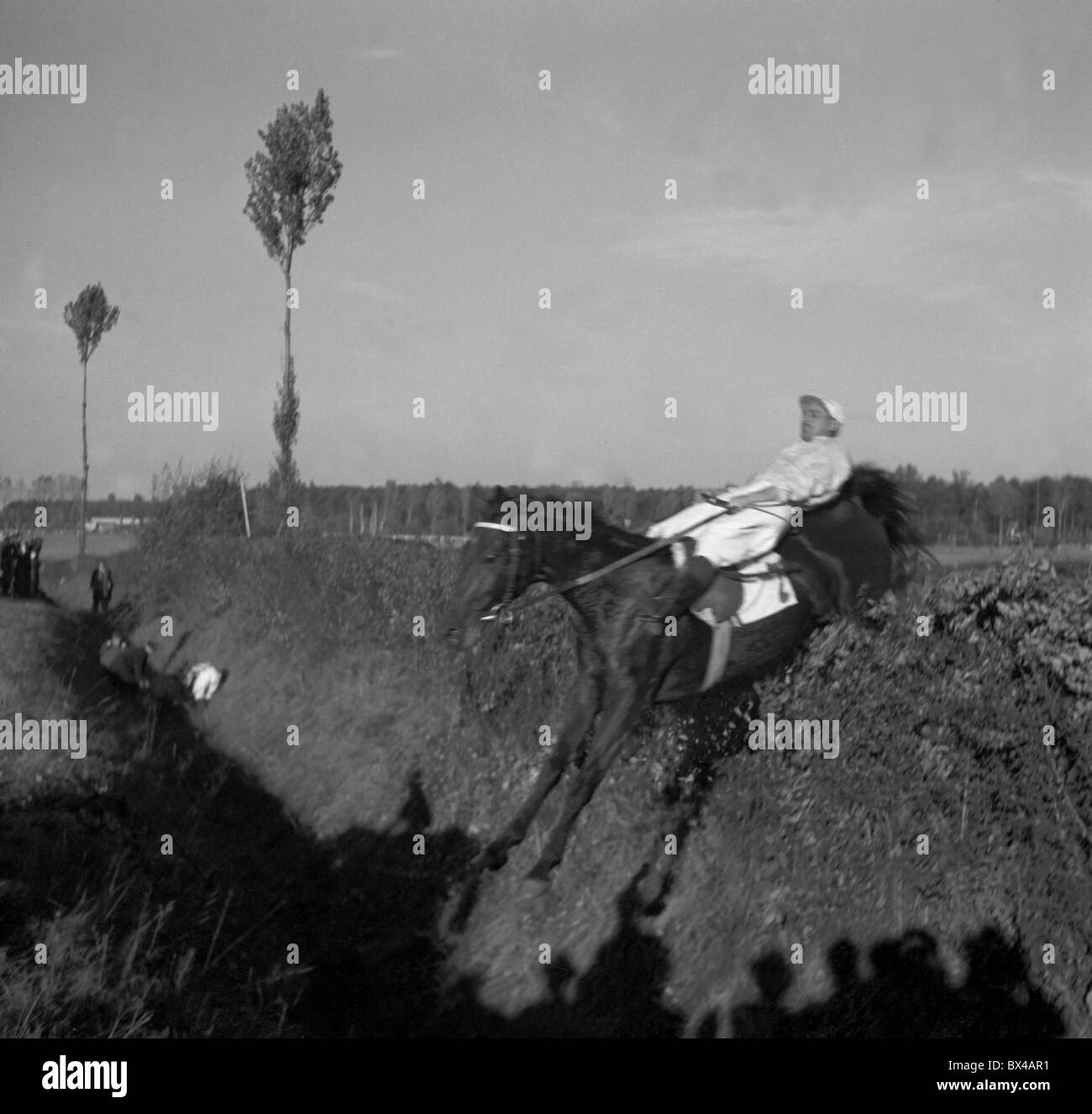 Can a Land Rover run through a ditch?