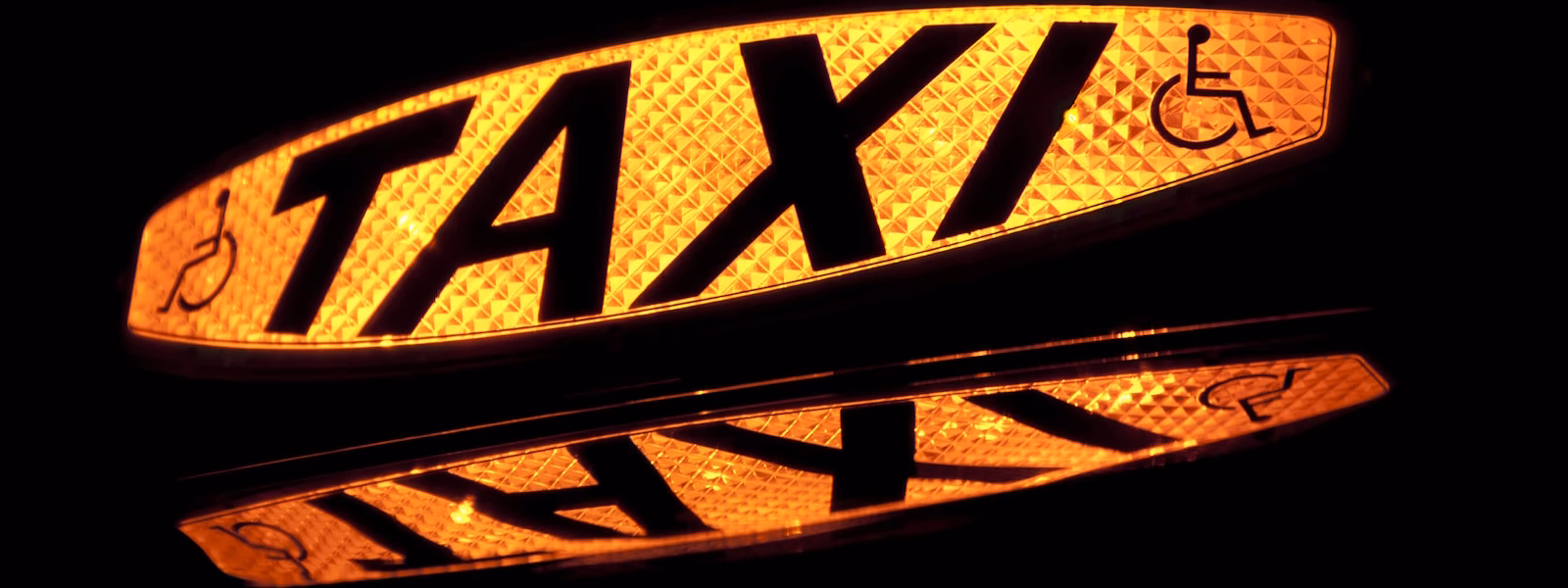 What services does Pewsey airport cars offer?