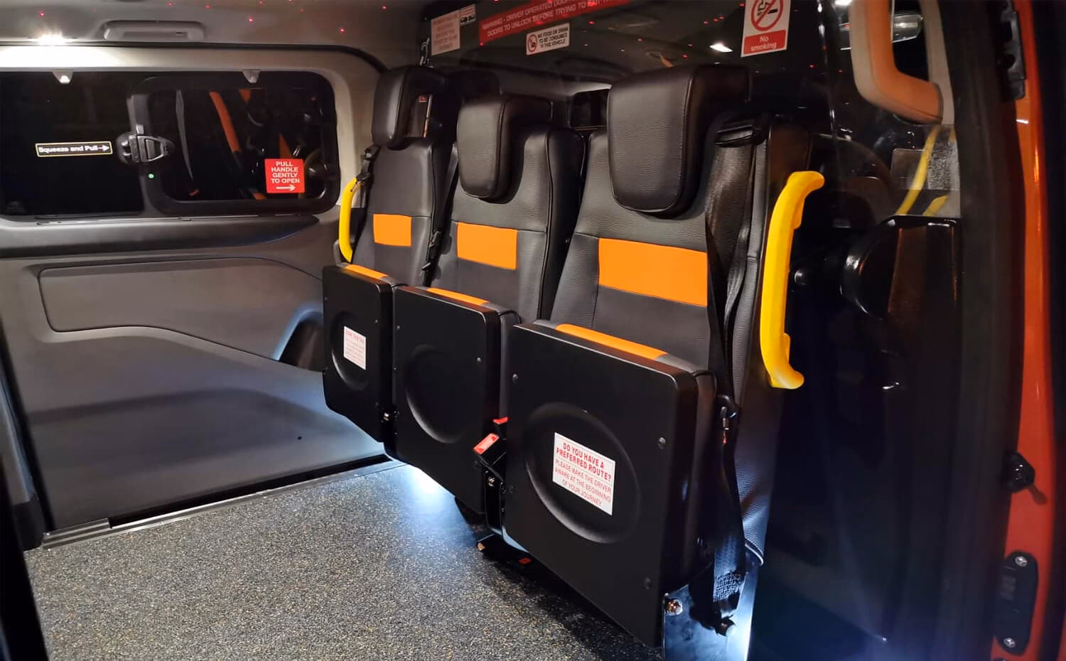 What is 1st airport taxis in Tamworth?