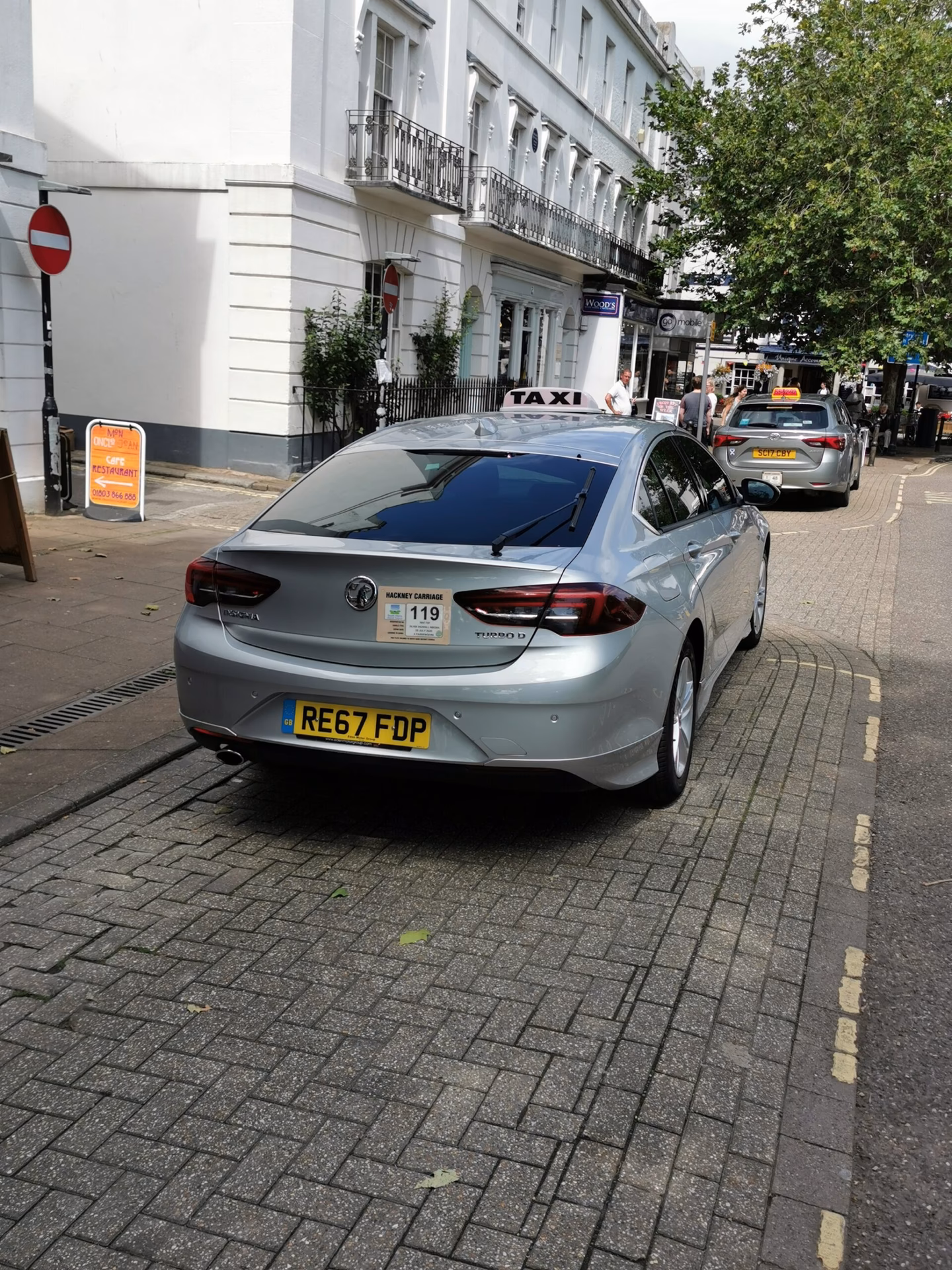 Who are Totnes & Dartington taxis?