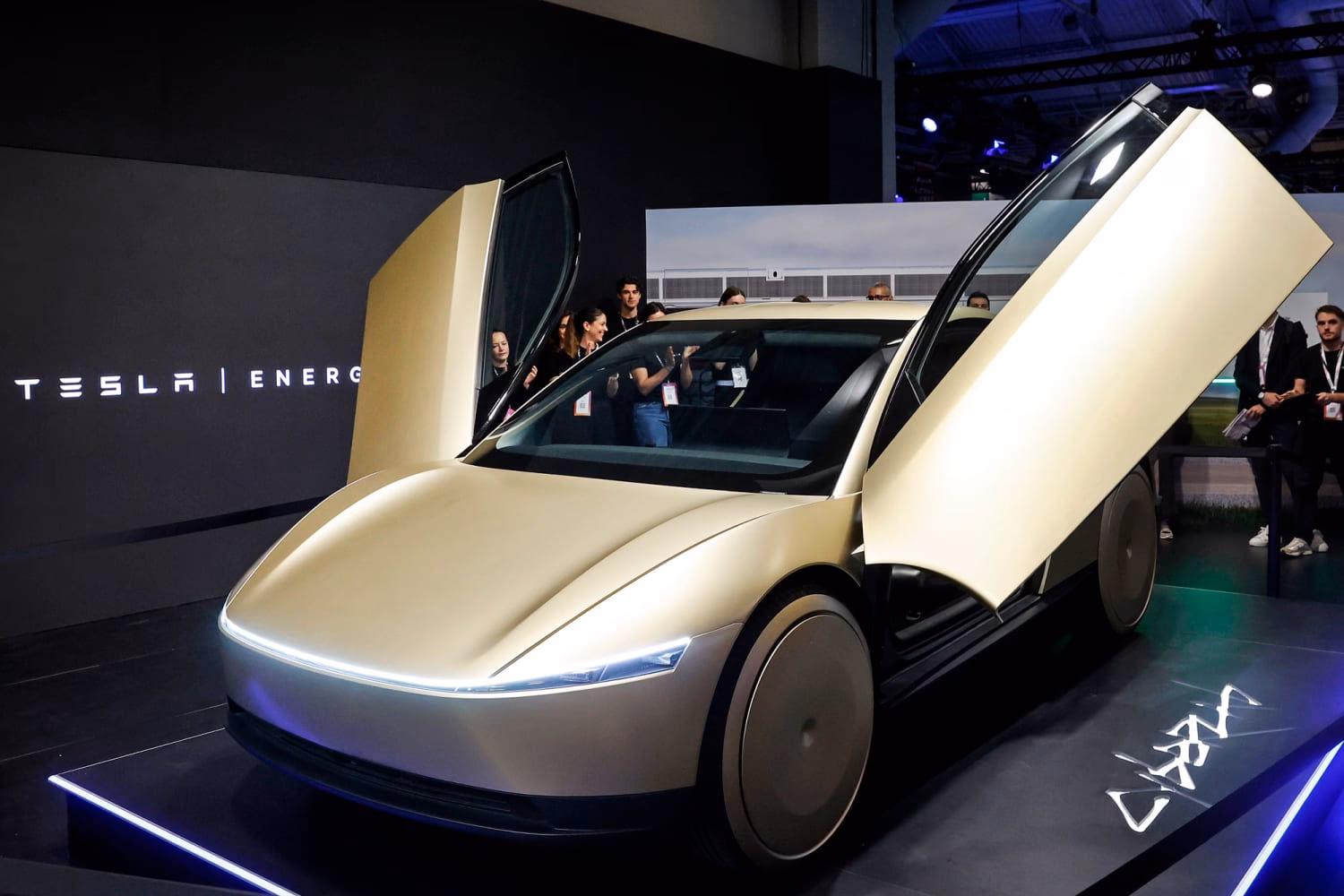 Will Tesla's 'robotaxi' be a driverless taxi in the future?