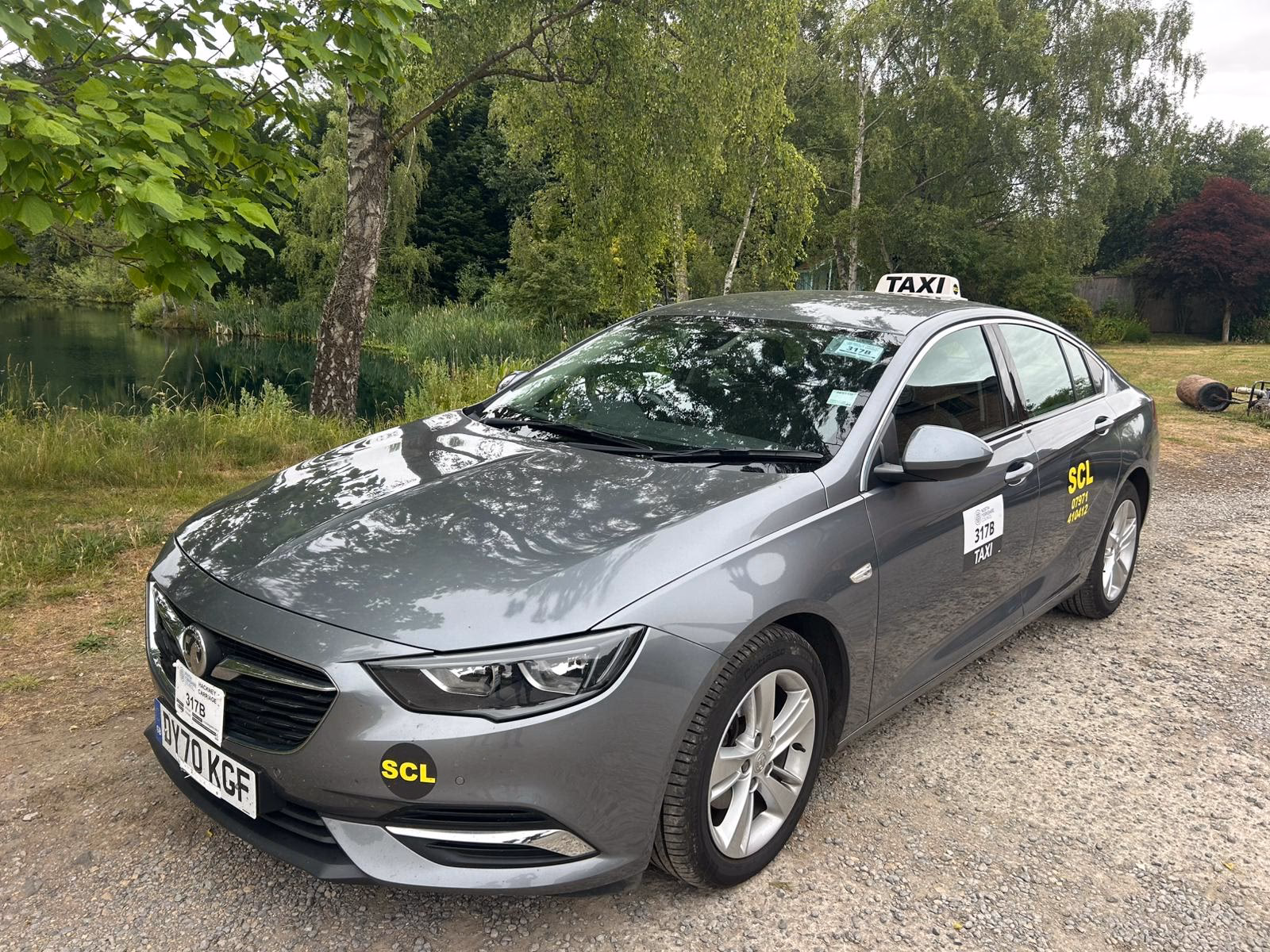 Does Thirsk station have a cab office?