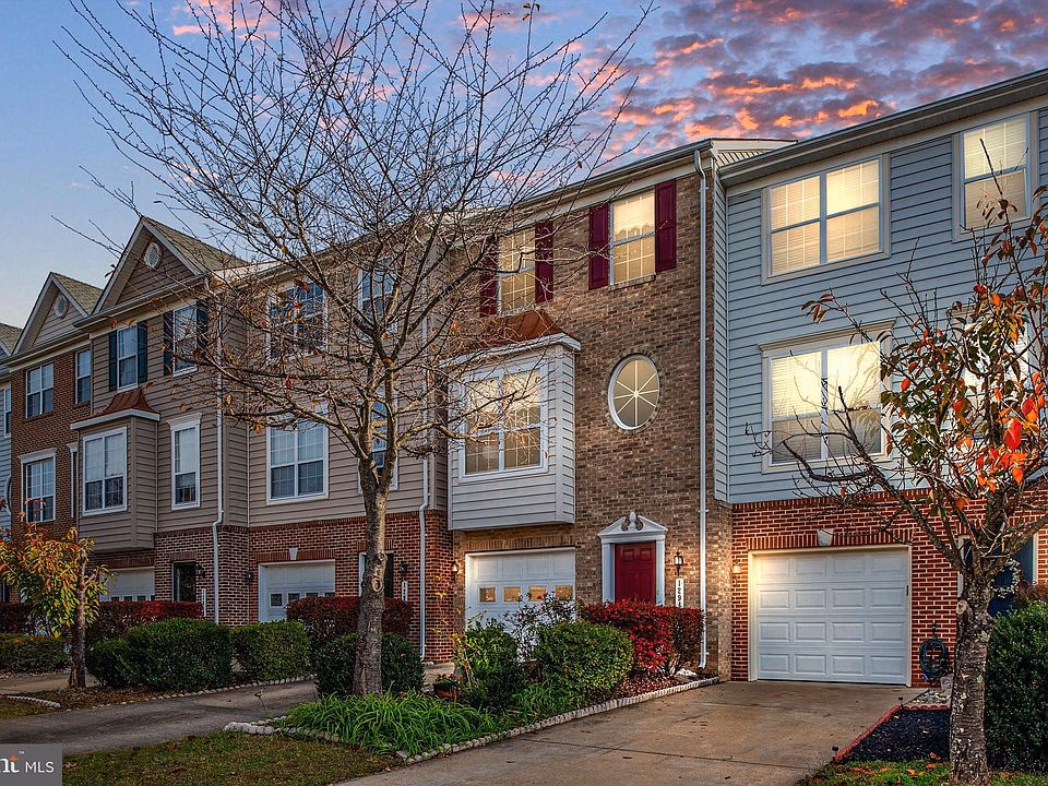 How do I get to townhouse?