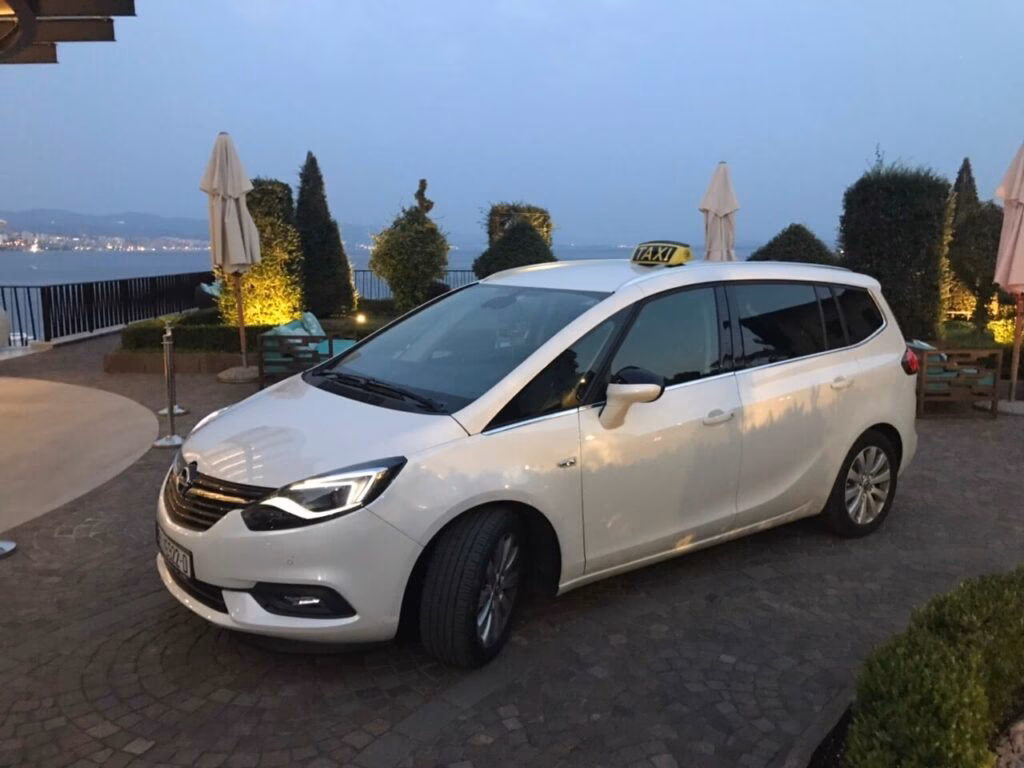 How do I stop a taxi in Trieste?