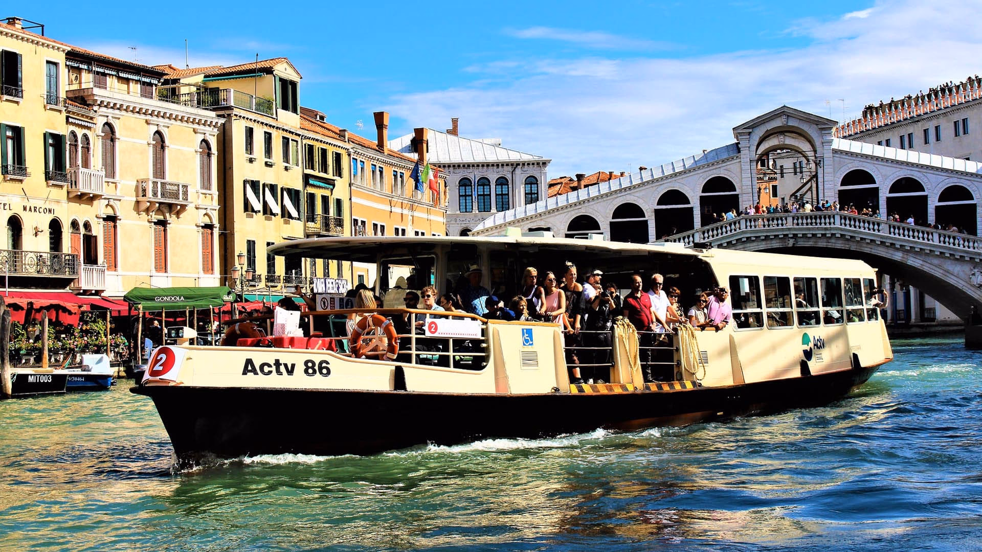 How does a water taxi work in Rome?