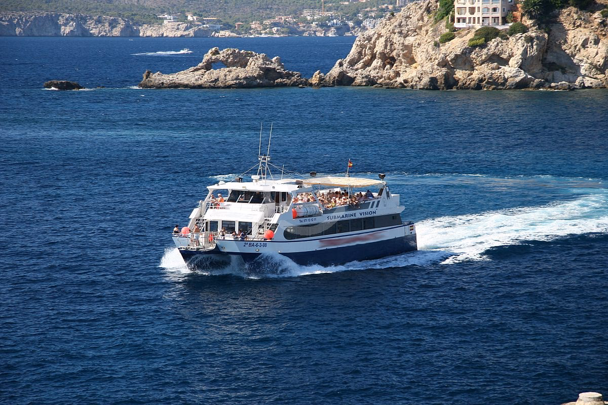 How to travel in Mallorca with a taxi boat?