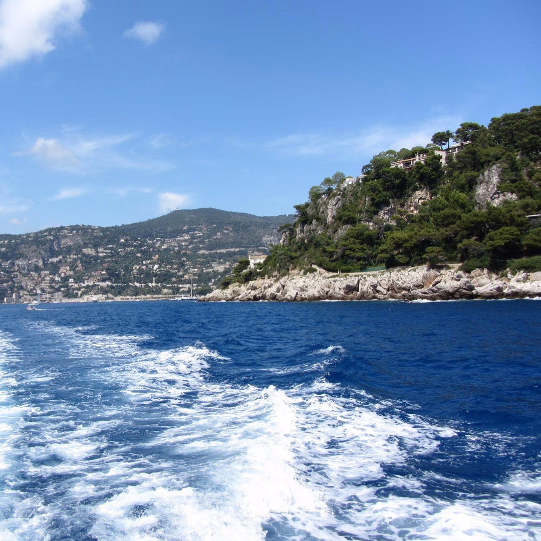 How to get to Villefranche-sur-Mer?