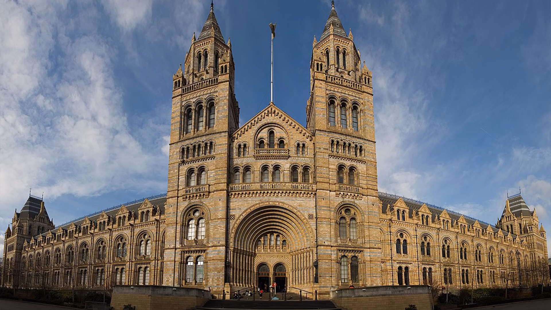 Is there a bus from Waterloo station to British Museum?