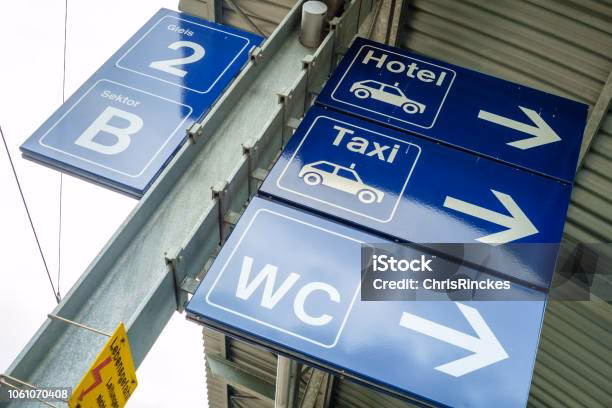 How many people live in Wengen?