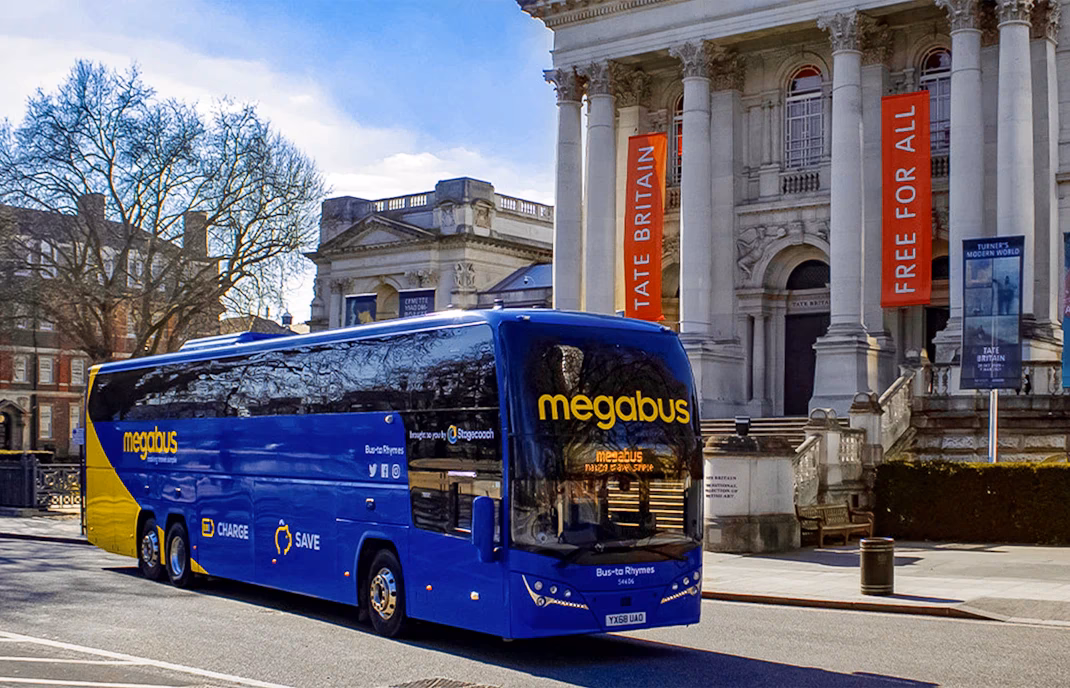 What companies run services between London Victoria & Heathrow?