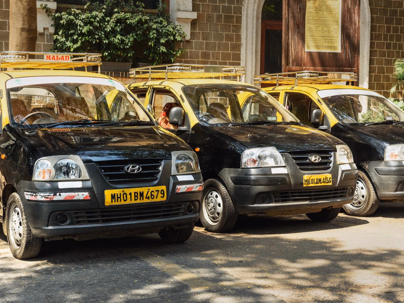 How many taxis ply on Mumbai roads?